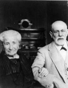 freud annesiyle